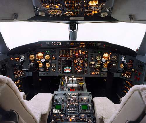 COCKPIT.jpg (22241 bytes)